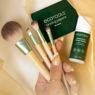 Set Merry Must Haves