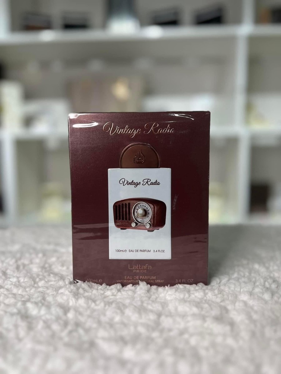 Vintage Radio by Lataffa