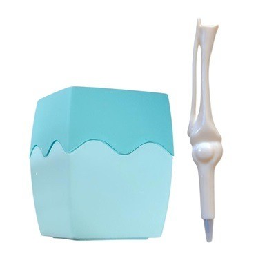 Porta lápices celeste + lapicero de huesito tibia y peroné