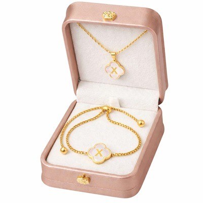 Cadena y pulsera con dije enchapado en oro