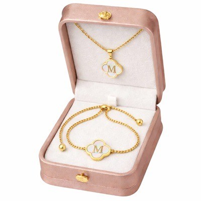 Cadena y pulsera con dije enchapado en oro