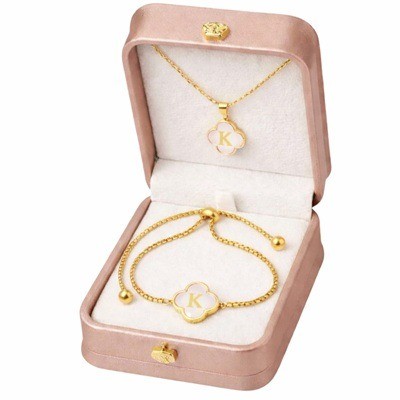 Cadena y pulsera con dije enchapado en oro