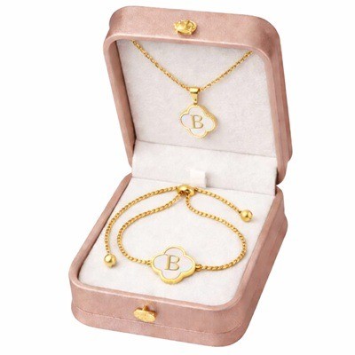 Cadena y pulsera con dije enchapado en oro