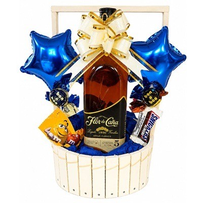 Arreglo con Ron Flor de caña y chocolates