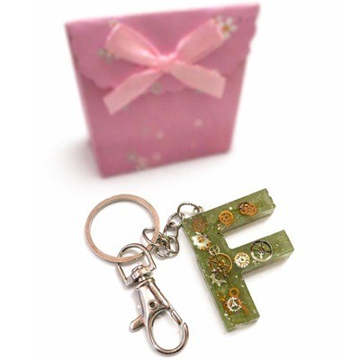 Llavero de resina letra F