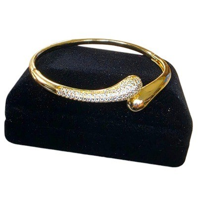 Brazalete con baño en oro