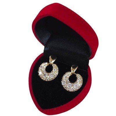 Aretes con baño en oro con piedritas
