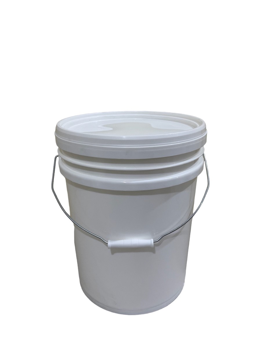 5 Gallon White Plastic Bucket/ Pail With Cover (New)