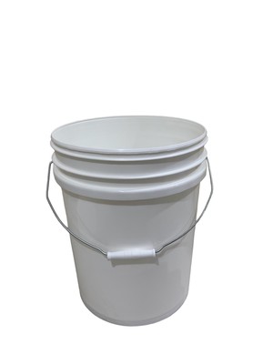 5 Gallon White Plastic Bucket/ Pail With Cover (New)