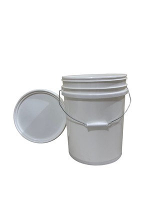 5 Gallon White Plastic Bucket/ Pail With Cover (New)