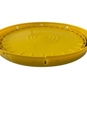 5 Gallon Yellow Plastic Bucket/ Pail With Cover (Used)