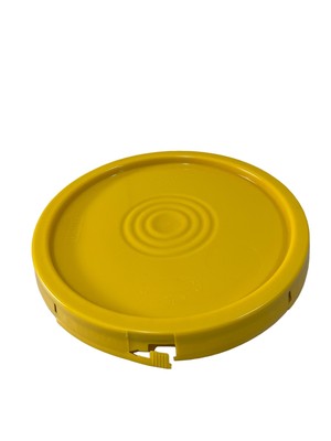 5 Gallon Yellow Plastic Bucket/ Pail With Cover (Used)
