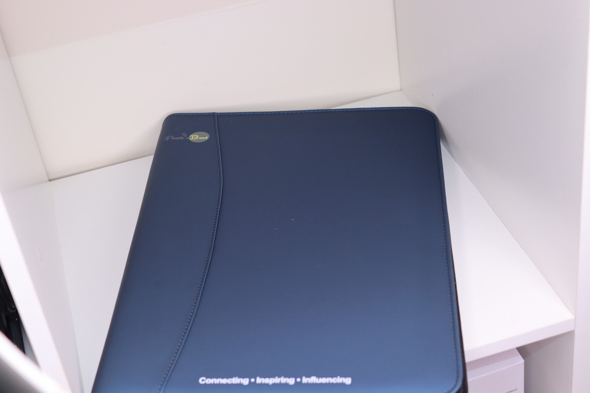 ExecuZip Portfolio – Blue Edition