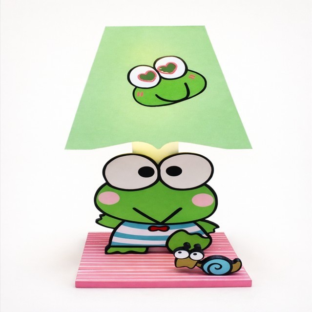 Lámpara de madera Keroppi.