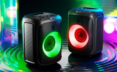 Xtech XTS-661 - Speaker - Black Xtech SonicBloom Portable Wlss Speaker w lights and mic