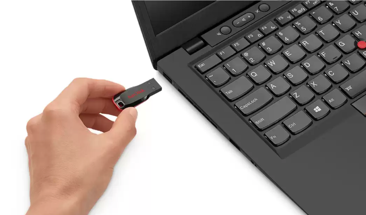 SanDisk Cruzer Blade - USB flash drive - 32 GB SanDisk USB 2.0 red, sleek black