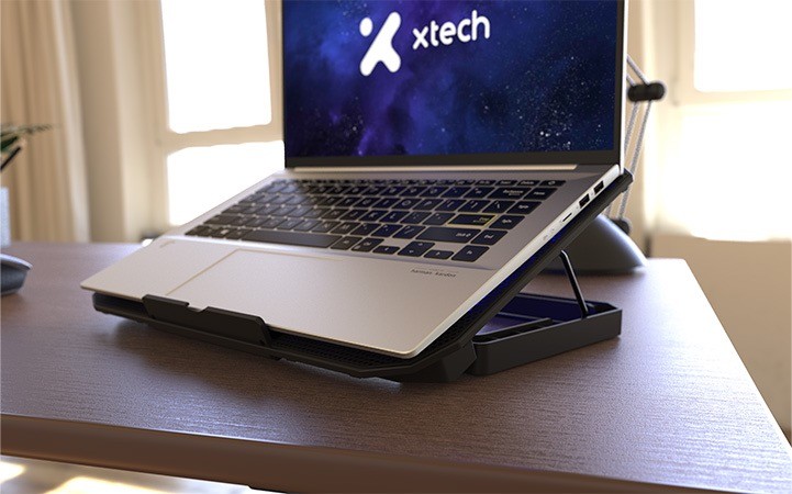 Xtech - Notebook stand - 15.6" black w blue LED XTA-156
