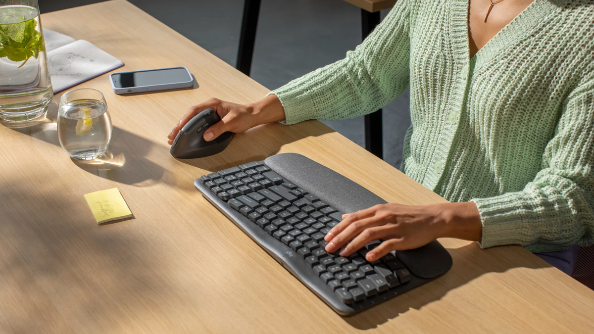 Logitech Ergo Series Wave Keys Wireless Ergonomic Keyboard with Cushioned Palm Rest, Off-white - Keyboard - with cushioned palm rest