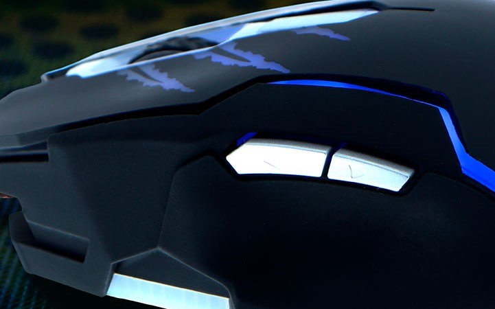 Xtech XTM-610 Lethal Haze Gaming USB Mouse - Adjustable resolution of up to 3200dpi - 4-color LED lights