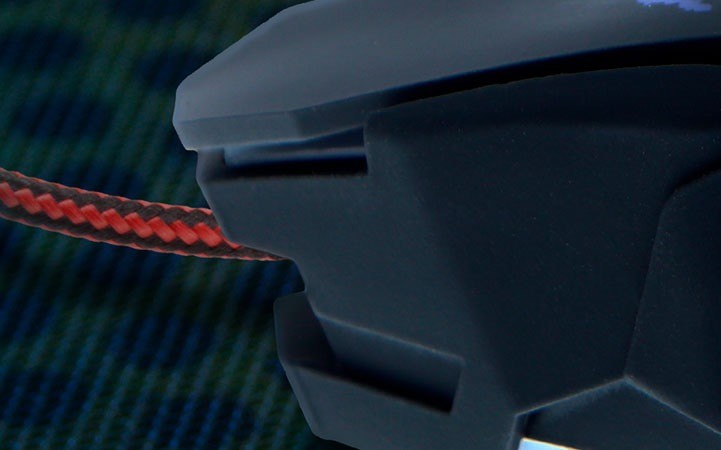 Xtech XTM-610 Lethal Haze Gaming USB Mouse - Adjustable resolution of up to 3200dpi - 4-color LED lights