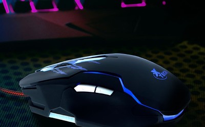 Xtech XTM-610 Lethal Haze Gaming USB Mouse - Adjustable resolution of up to 3200dpi - 4-color LED lights