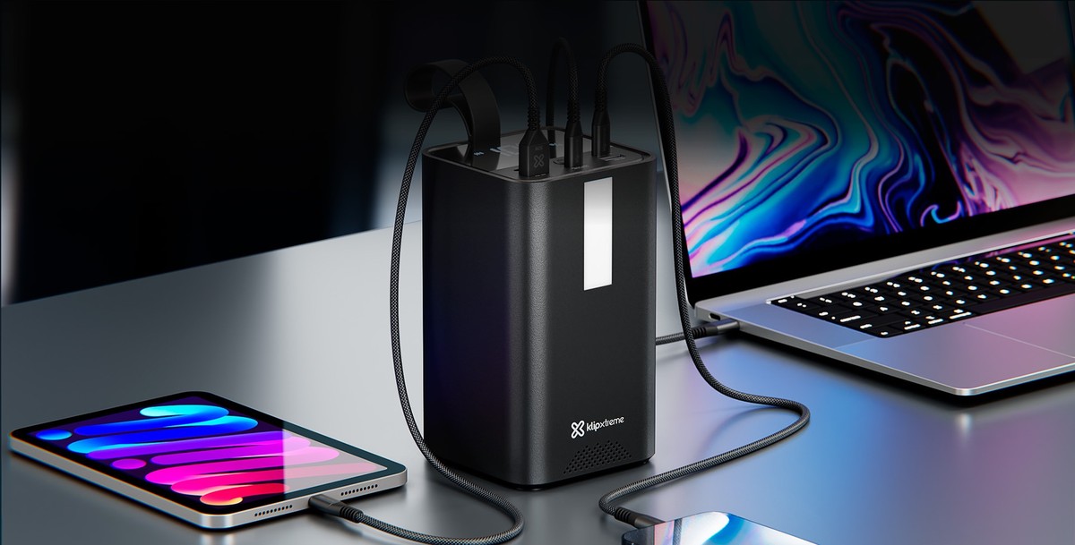Klip Xtreme - Power bank - 24 pin USB-C Klip Xtreme 2 x 4 pin USB Type A / 3 x 24 pin USB-C Lithium polymer For Universal 100W 50.000mAh