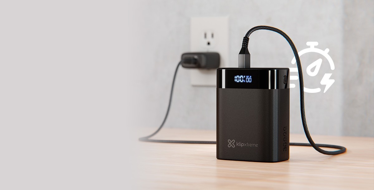 Klip Xtreme - Power bank - 24 pin USB-C Klip Xtreme 2 x 4 pin USB Type A / 3 x 24 pin USB-C Lithium polymer For Universal 140W 30.000mAh