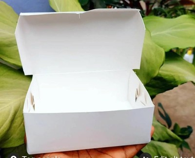 Small white currygoat box