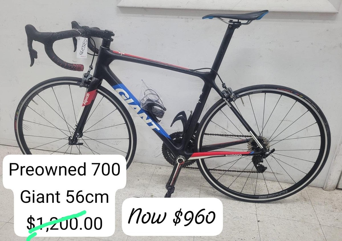 700 Giant Black/Blue/Red 56cm