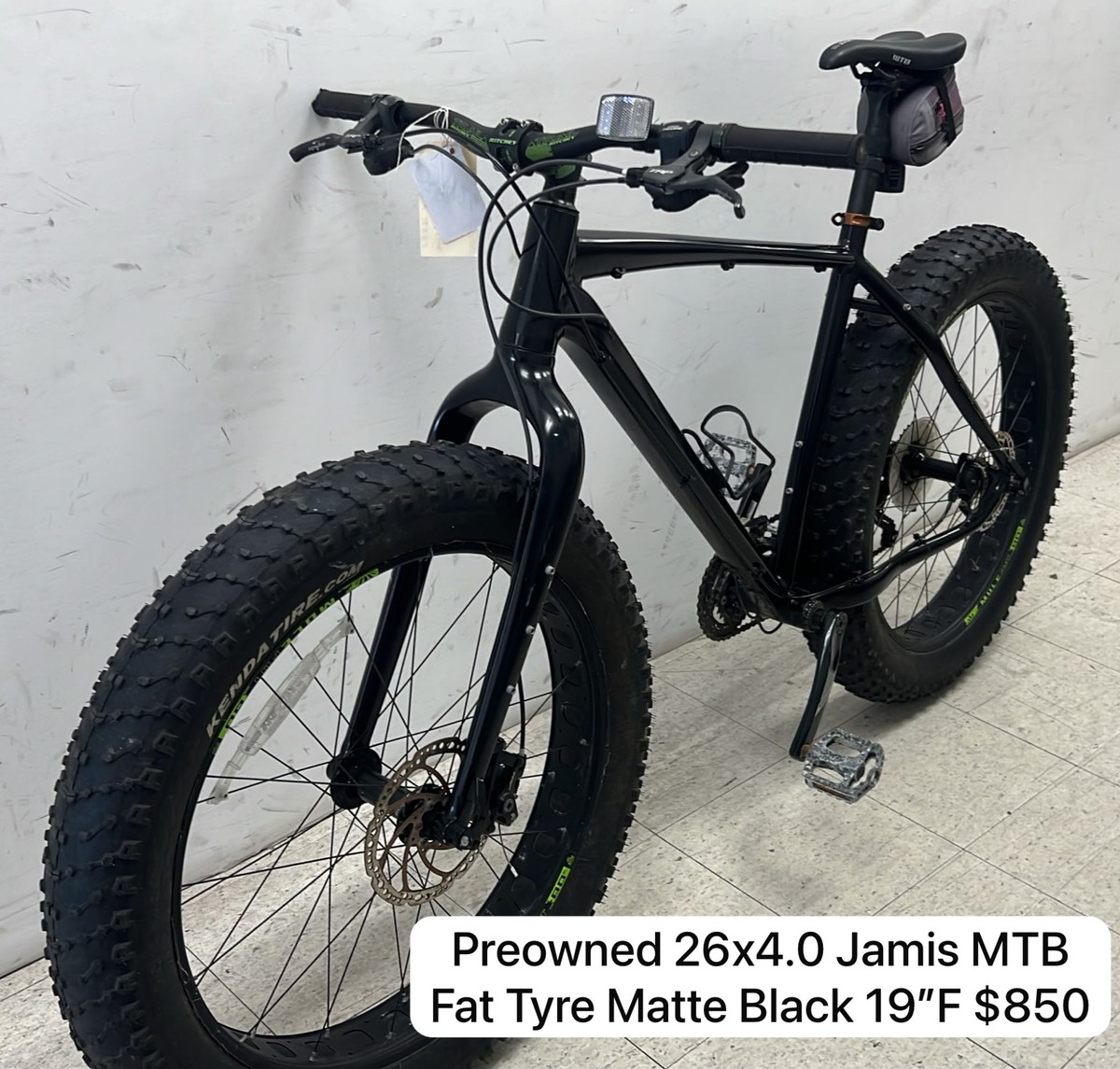 Preowned 26x4.0 Jamis MTB Fat Tyre Matte Black 19"F