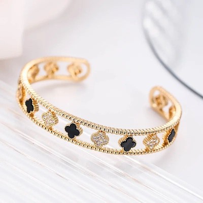 Clover Affair Bangle