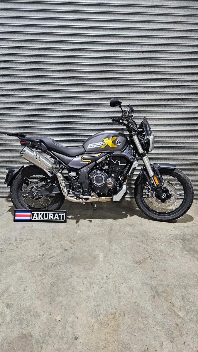 Base trasera Voge 525