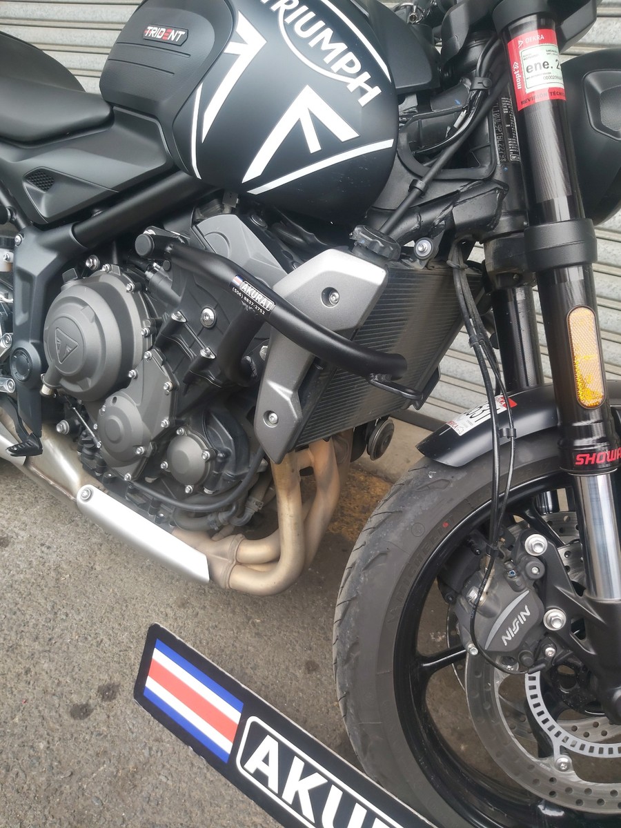 Defensa Triumph Trident 660